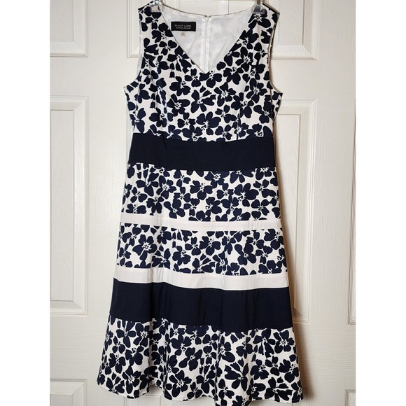 Black Label by Evan-Picone Dresses & Skirts - Black Label by Evan-Picone Navy White Floral Fit Flare Dress Size 8 Sleeveless